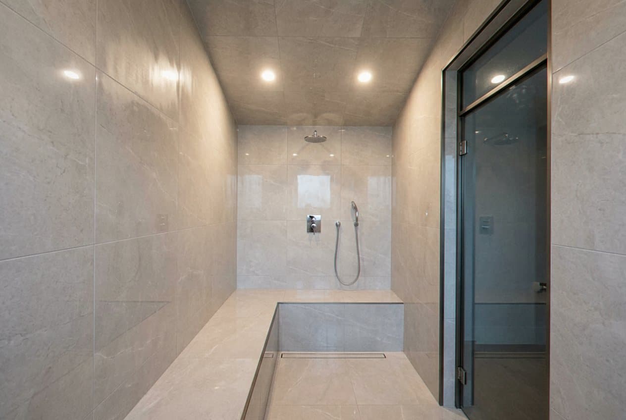 Steam shower with tiled ceiling and rain showerhead